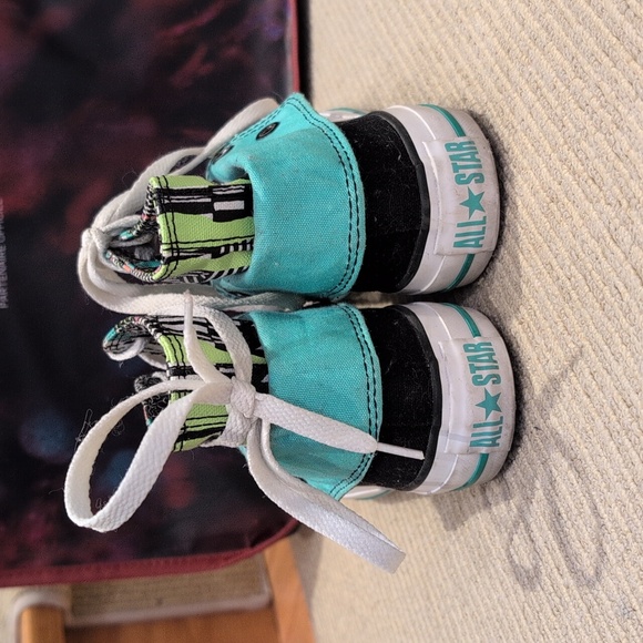 Chuck Taylor Converse Size 5 - Picture 3 of 5